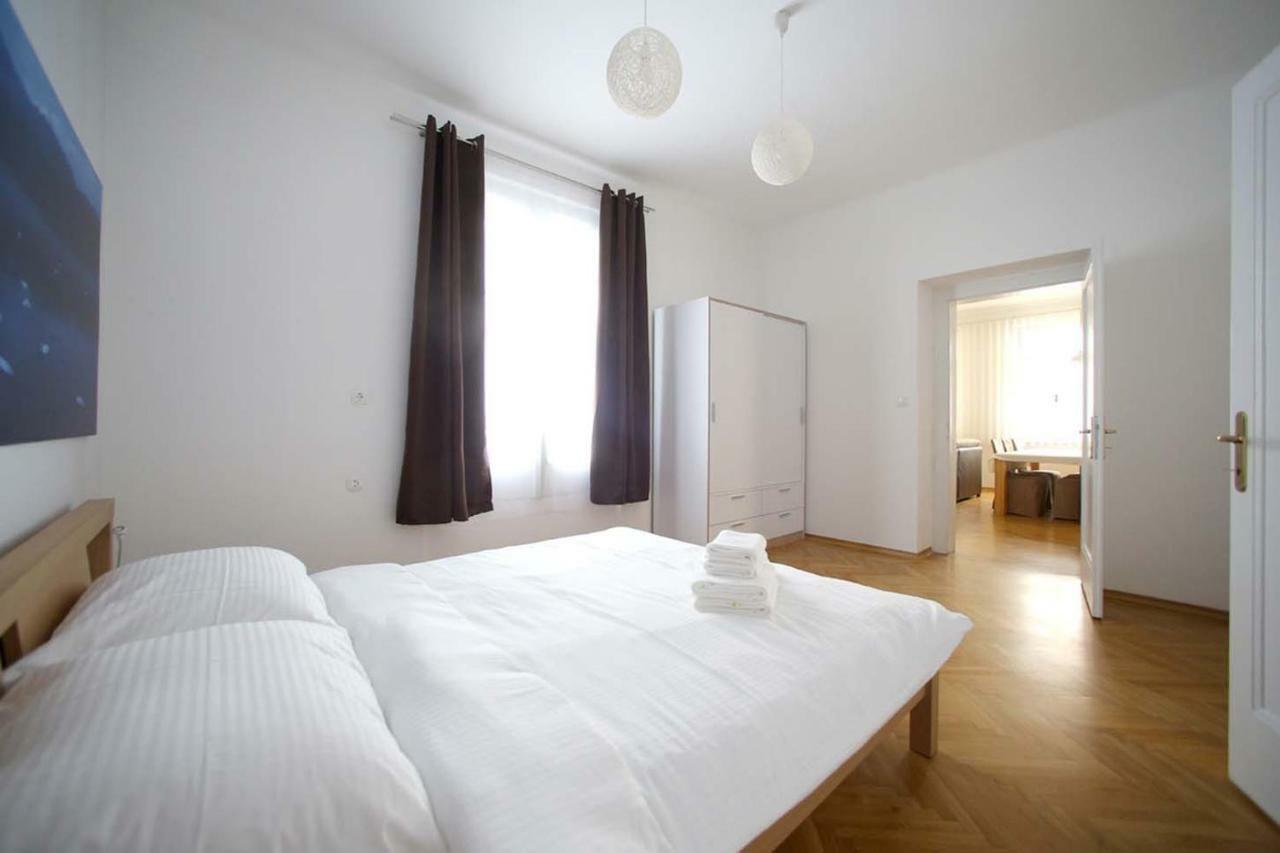 Skyscraper Apartment Ljubljana Eksteriør bilde